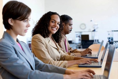 Cách sử dụng máy tính an toàn cho dân văn phòng